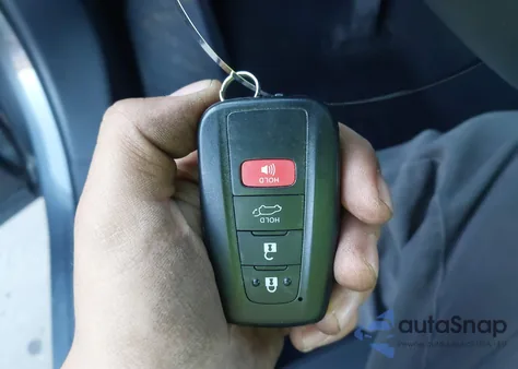 2023 Toyota Rav4 Hybrid Xle Premium z USA, uszkodzony, nr VIN JTMB6RFV1PD102909